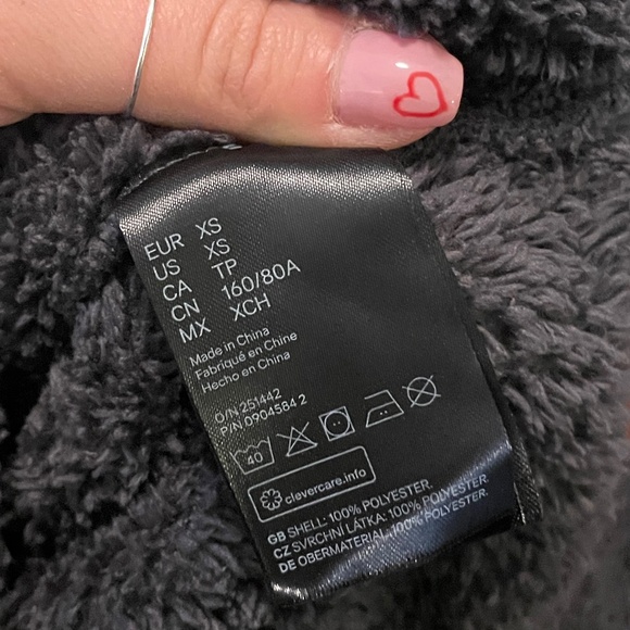 H&M Quarter Zip Teddy Pullover - Picture 7 of 7